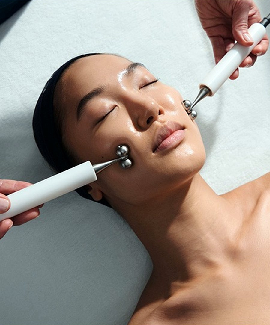 Elemis Expert Touch Renew Facial